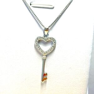 🌹Simple Dainty Modern Designed Sterling Silver 925 Heart Key Pendant Necklace🌹